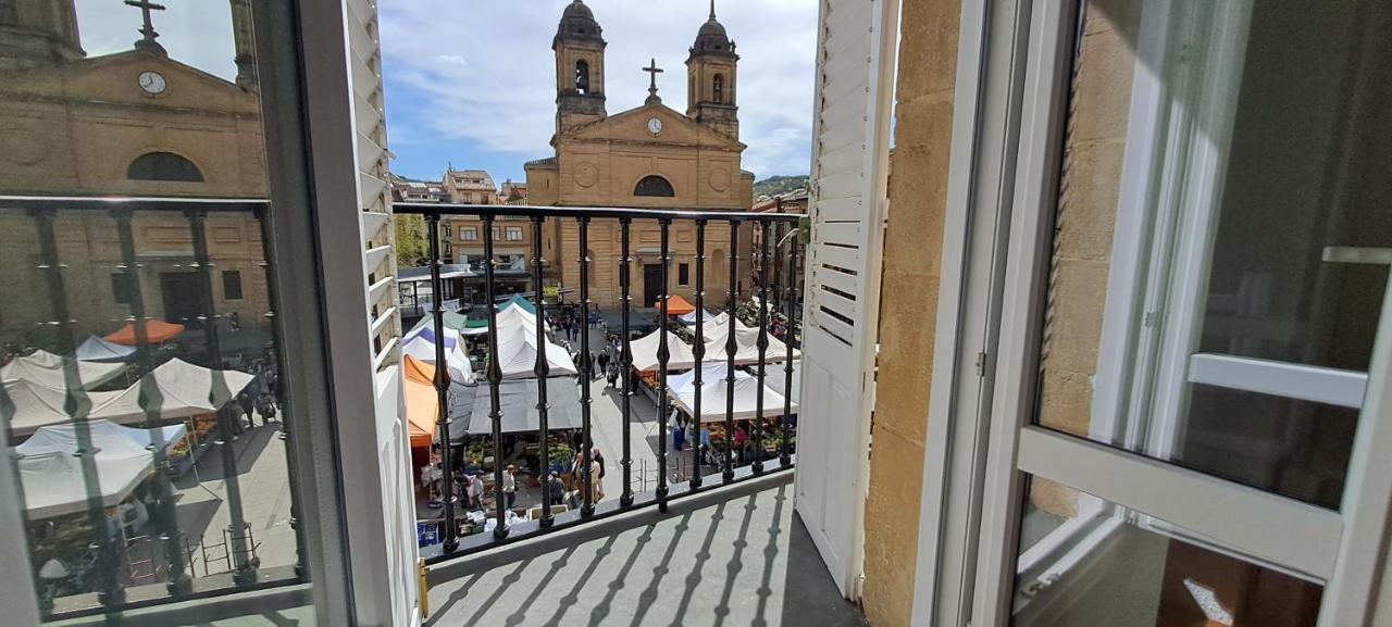 Erdizka, Centrico Apartamento Turistico Con La Mejor Vista Plaza De Los Fueros Estella Luaran gambar